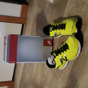 Men’s New Balance 880 V6 neon yellow 8 1/2
